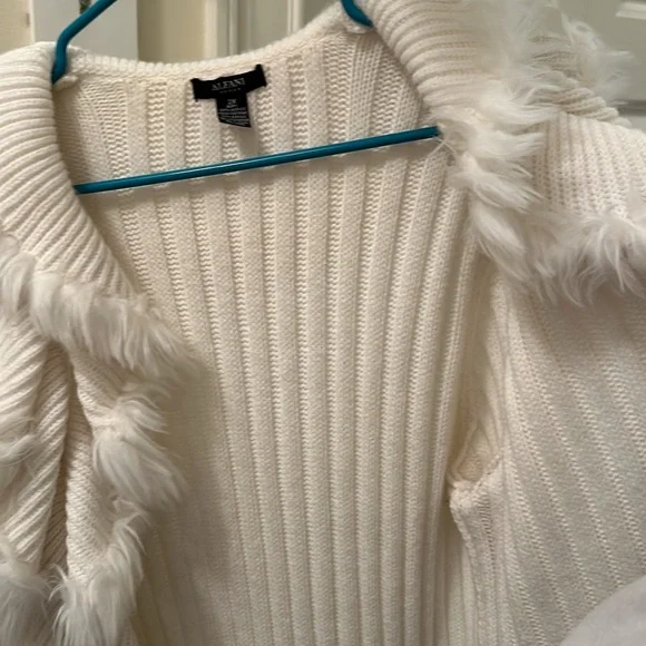 Alfani ivory sweater with faux fur trim, size 2X - Picture 9 of 11